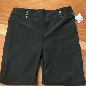 Black leggings with cute button detail!